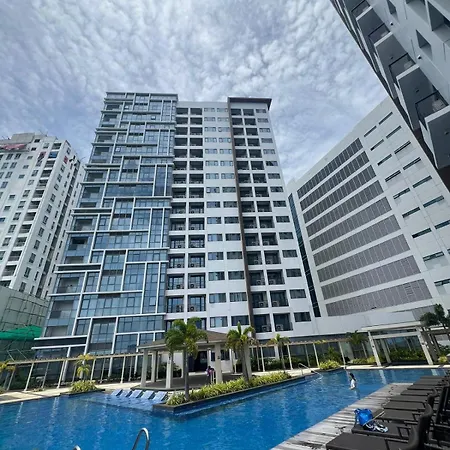Exec 1Br One Manchester Place With Pool, Beach Pass Is P 350 Pp
