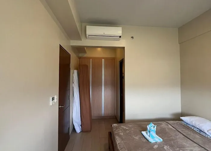Exec 1br One Manchester Place With Pool, Pass Is P 350 Pp Punta Engaño