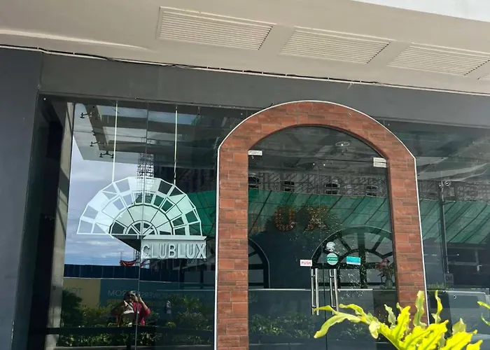 Exec 1br One Manchester Place With Pool, Pass Is P 350 Pp